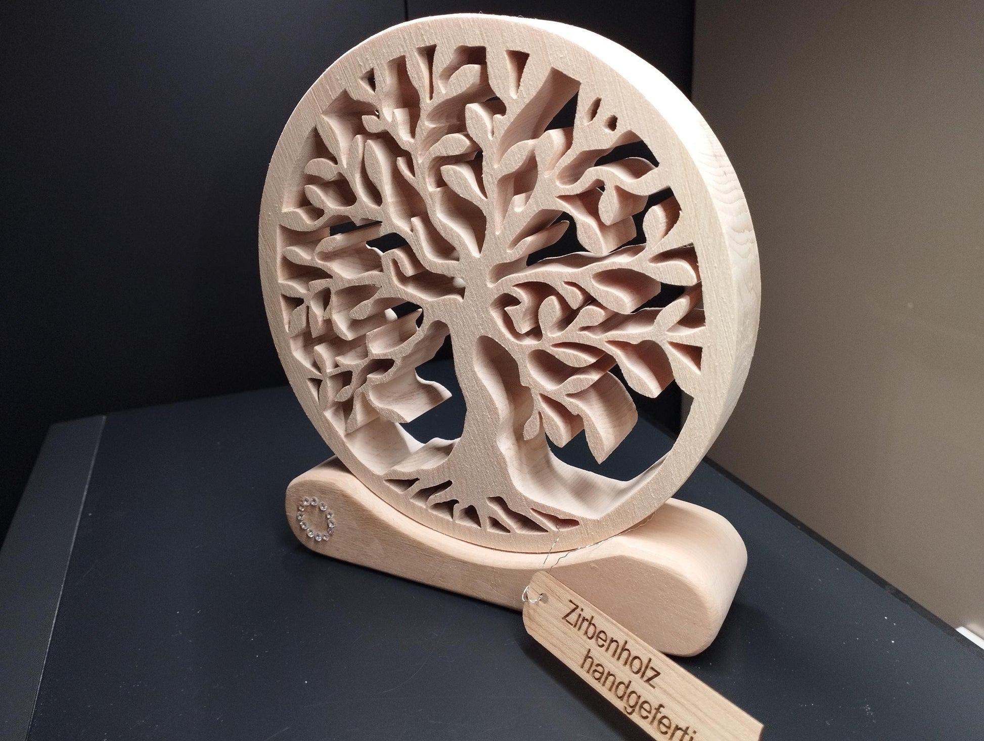 Lebensbaum aus Zirbenholz mit Swarovski-Strass