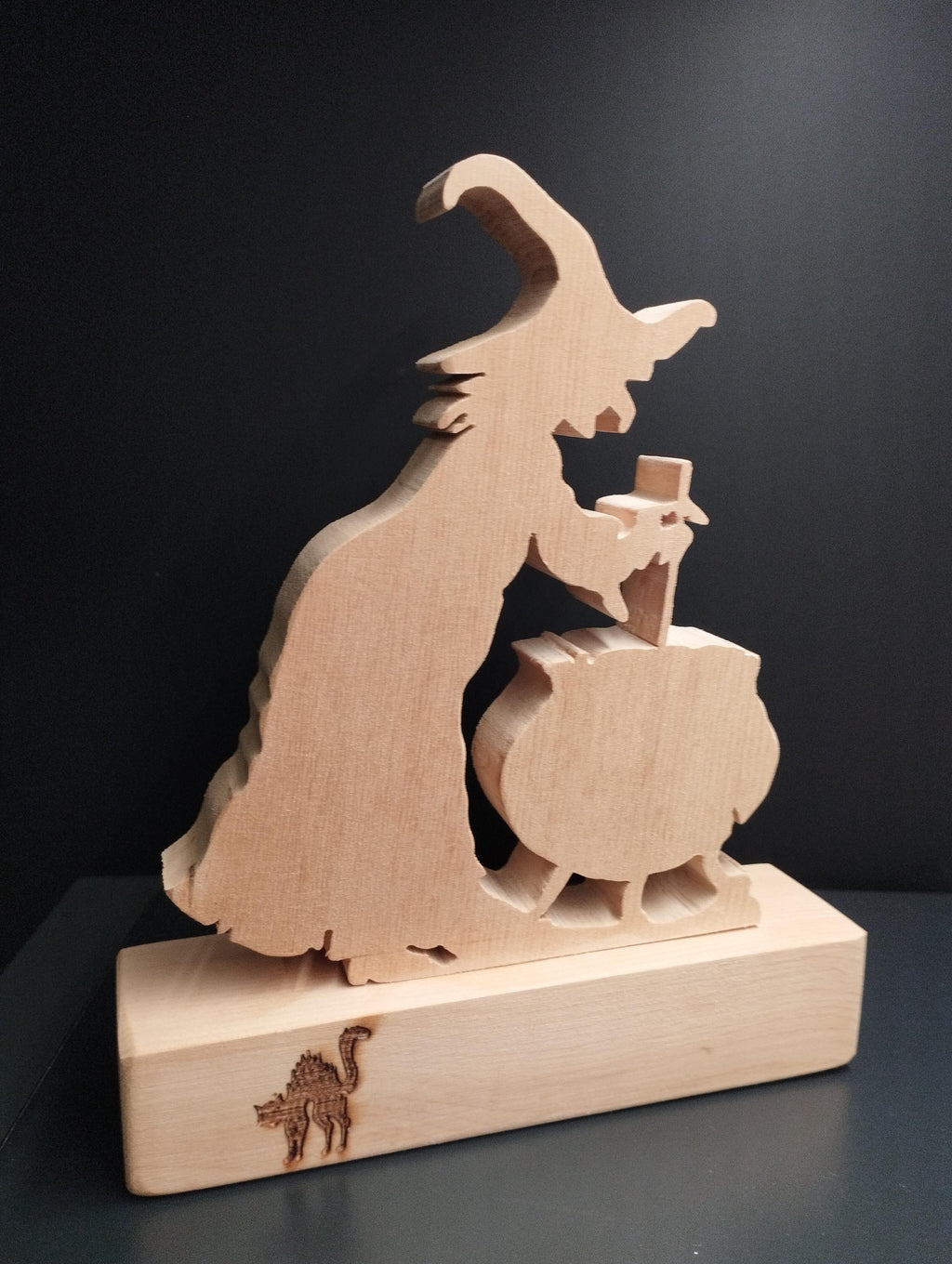 Hexe 1 aus Zirbenholz