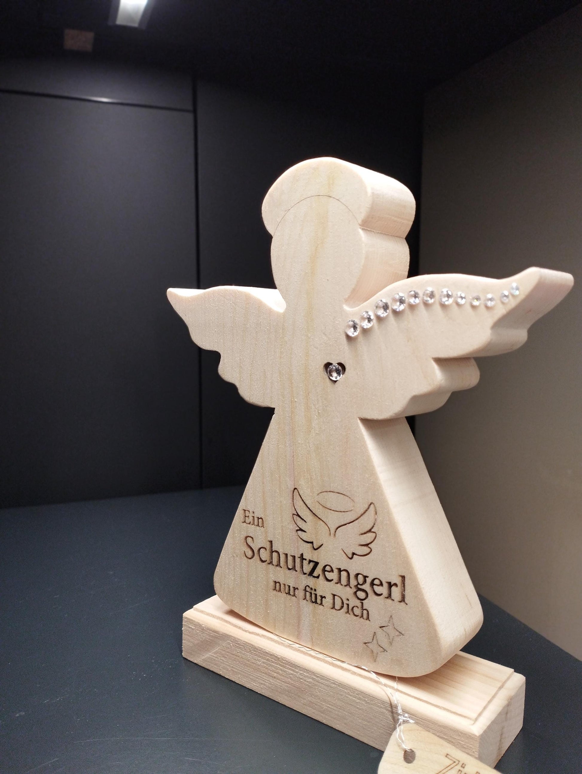 Schutzengerl aus Zirbenholz  mit Swarovski-Strass, und Beschriftung