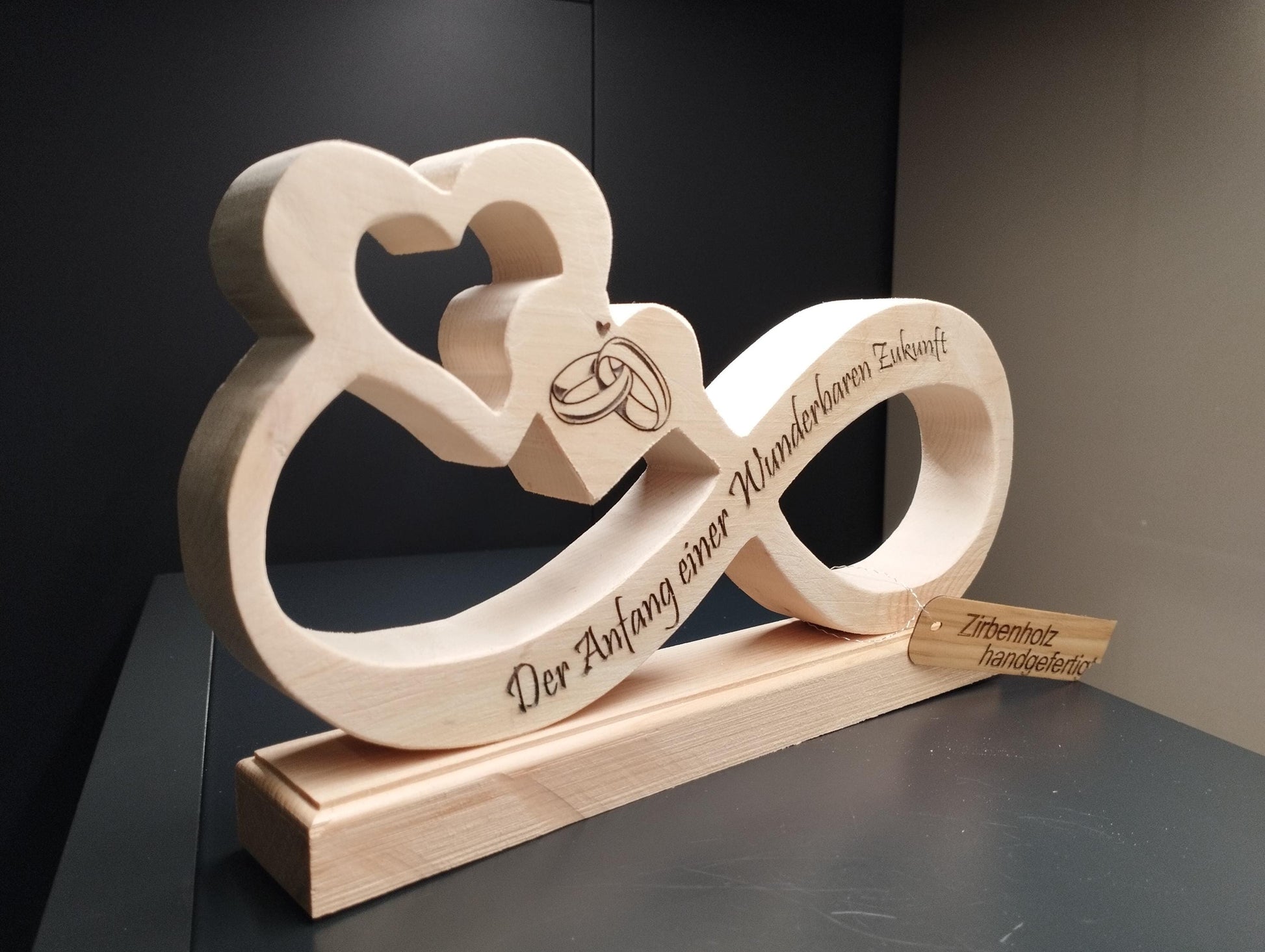 Zirbenholz - Unendlichkeit mit Herzen