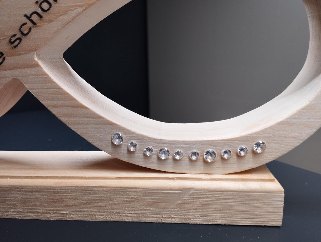 Zirbenholz - Unendlichkeit mit Herzen und Zirkonia Strass Steinen