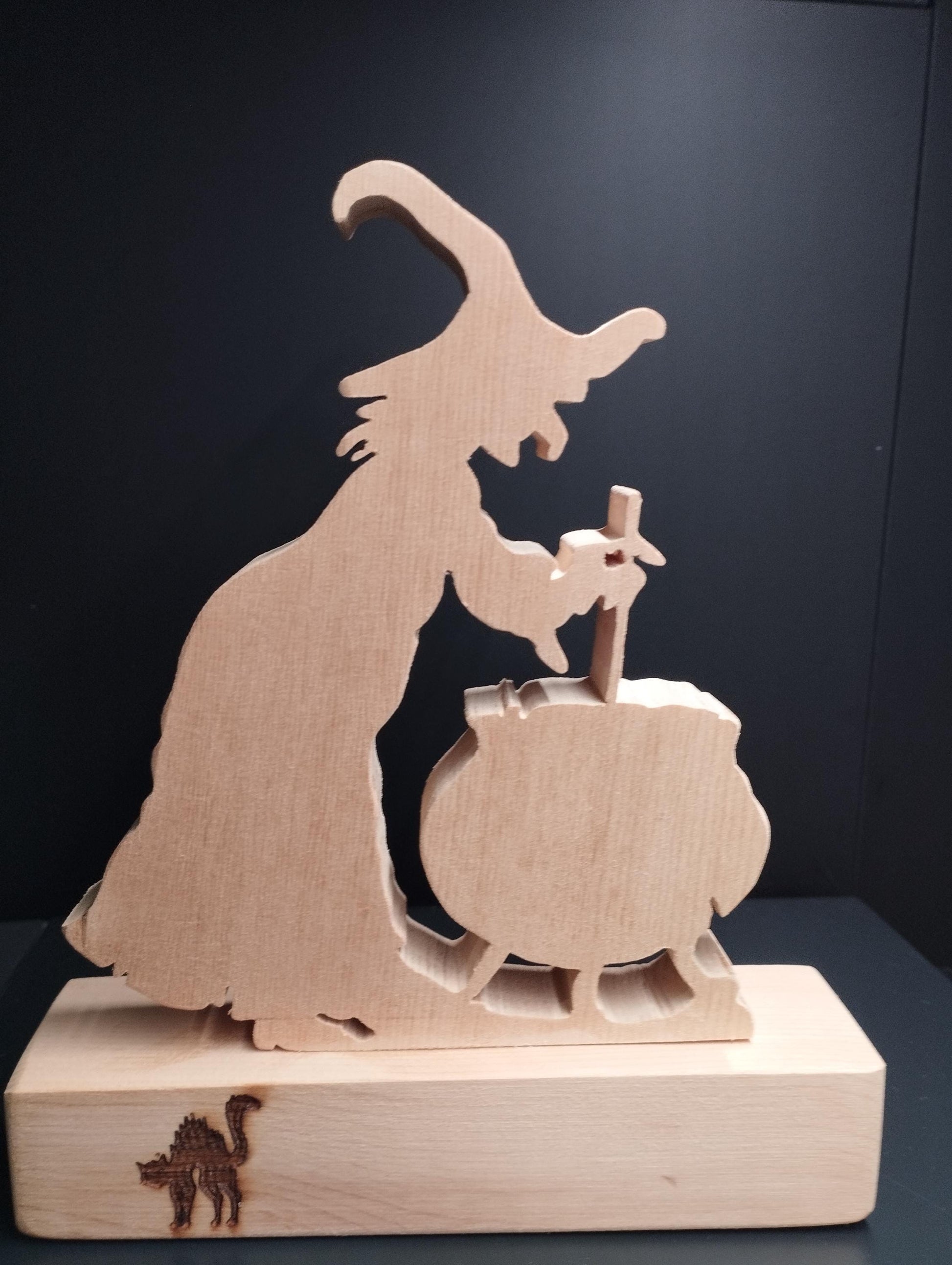 Hexe 1 aus Zirbenholz