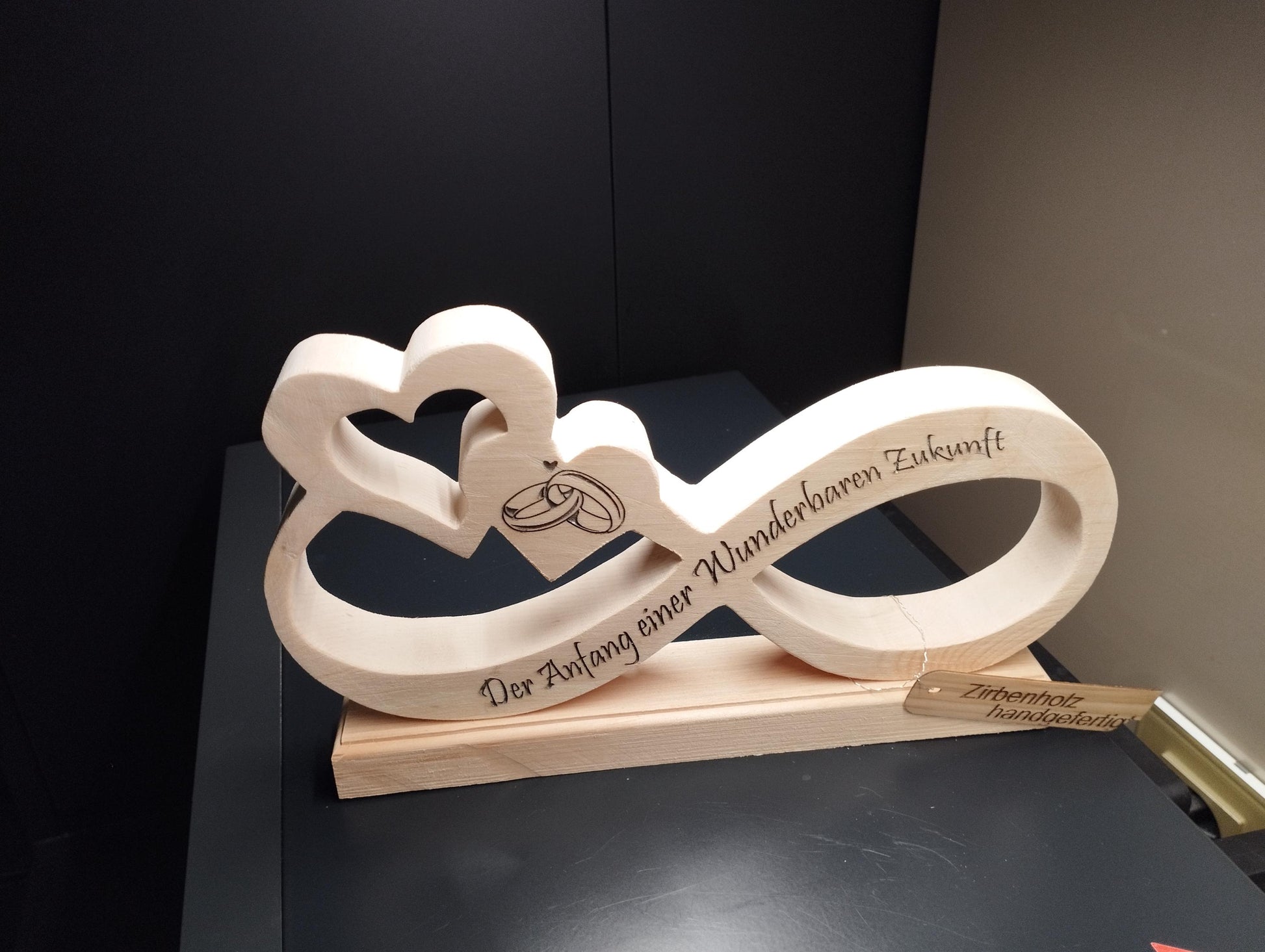 Zirbenholz - Unendlichkeit mit Herzen