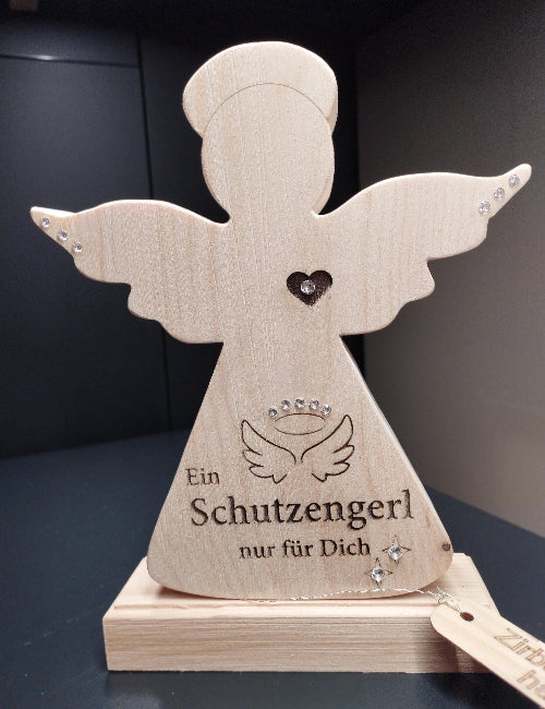 Schutzengerl mit Herz aus Zirbenholz  mit Swarovski-Strass und Beschriftung
