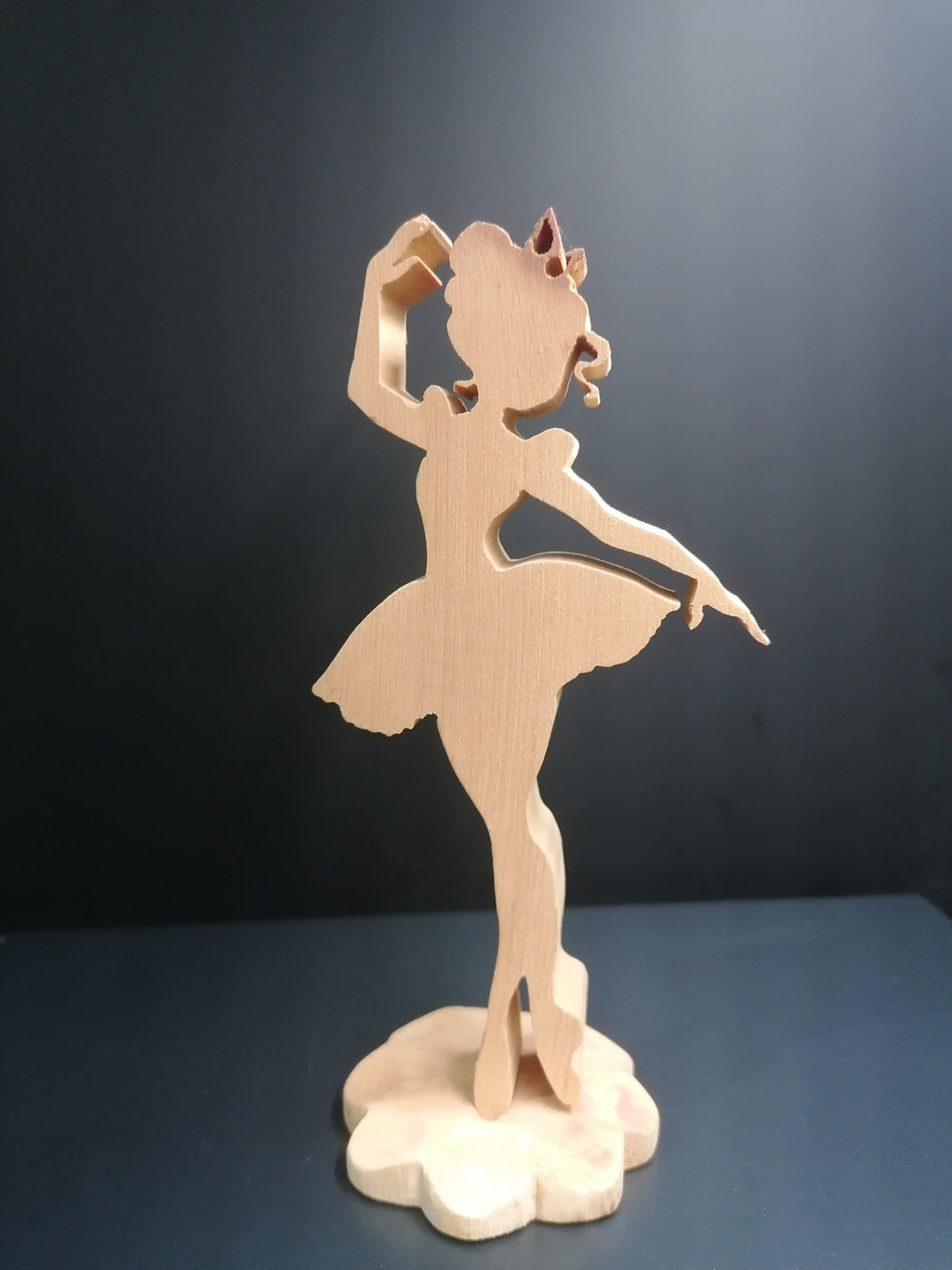 Tänzerin aus Zirbenholz